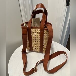 Weaved bucket bag